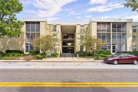 Condominio en alquiler en Tampa, Florida, 2 dormitorios, 81.29 m2 № 1917363 - foto 2