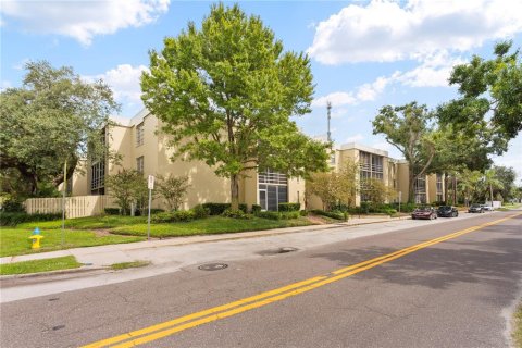 Condominio en alquiler en Tampa, Florida, 2 dormitorios, 81.29 m2 № 1917363 - foto 3