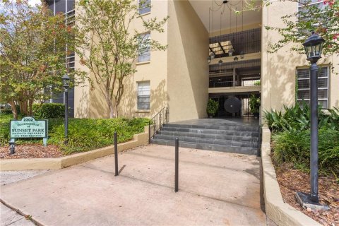 Condominio en alquiler en Tampa, Florida, 2 dormitorios, 81.29 m2 № 1917363 - foto 4