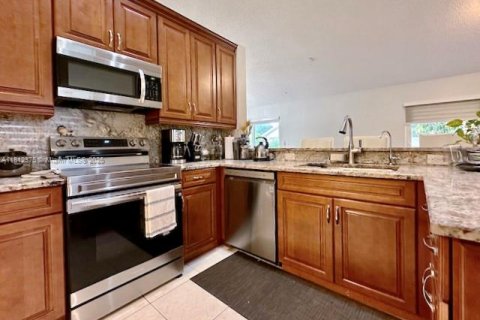Casa en venta en Pembroke Pines, Florida, 3 dormitorios, 195.65 m2 № 1760771 - foto 8