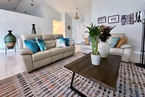 Casa en venta en Pembroke Pines, Florida, 3 dormitorios, 195.65 m2 № 1760771 - foto 5