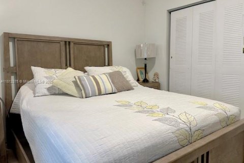 Casa en venta en Pembroke Pines, Florida, 3 dormitorios, 195.65 m2 № 1760771 - foto 16