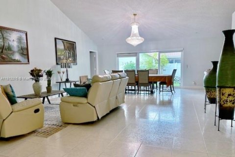 Casa en venta en Pembroke Pines, Florida, 3 dormitorios, 195.65 m2 № 1760771 - foto 4