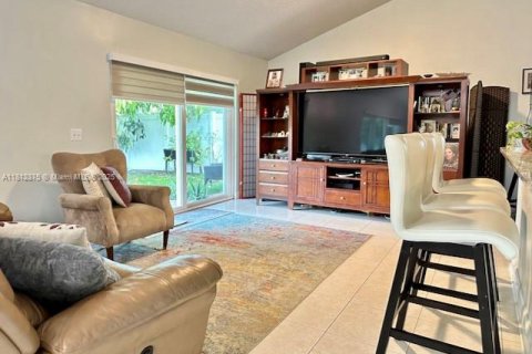 Casa en venta en Pembroke Pines, Florida, 3 dormitorios, 195.65 m2 № 1760771 - foto 7