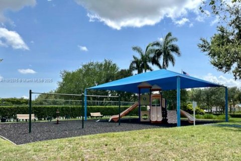 Casa en venta en Pembroke Pines, Florida, 3 dormitorios, 195.65 m2 № 1760771 - foto 25