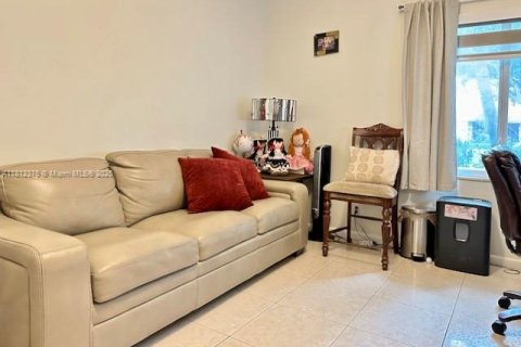 Casa en venta en Pembroke Pines, Florida, 3 dormitorios, 195.65 m2 № 1760771 - foto 18