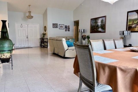 Casa en venta en Pembroke Pines, Florida, 3 dormitorios, 195.65 m2 № 1760771 - foto 6