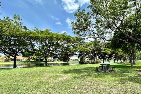 Casa en venta en Pembroke Pines, Florida, 3 dormitorios, 195.65 m2 № 1760771 - foto 27