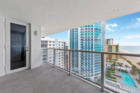 Condo in Hollywood, Florida, 2 bedrooms  № 1698425 - photo 25