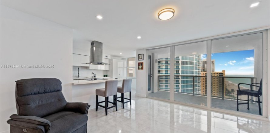 Condo in Hollywood, Florida, 2 bedrooms  № 1698425