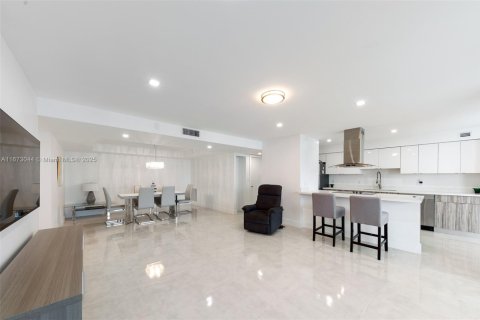Condo in Hollywood, Florida, 2 bedrooms  № 1698425 - photo 6
