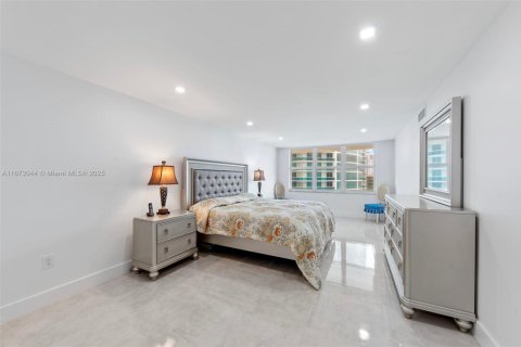 Condo in Hollywood, Florida, 2 bedrooms  № 1698425 - photo 16