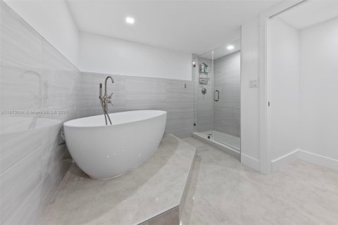 Condo in Hollywood, Florida, 2 bedrooms  № 1698425 - photo 17