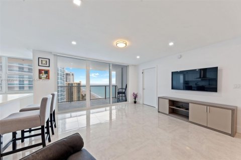 Condo in Hollywood, Florida, 2 bedrooms  № 1698425 - photo 3