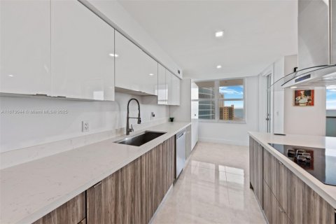 Condo in Hollywood, Florida, 2 bedrooms  № 1698425 - photo 9