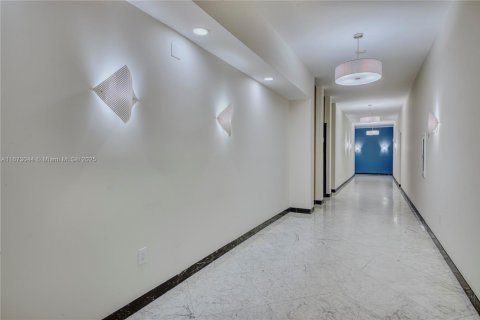 Condo in Hollywood, Florida, 2 bedrooms  № 1698425 - photo 26