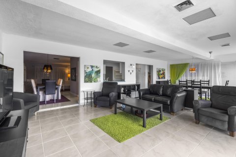House in Tamarac, Florida 2 bedrooms, 167.32 sq.m. № 1224503 - photo 1