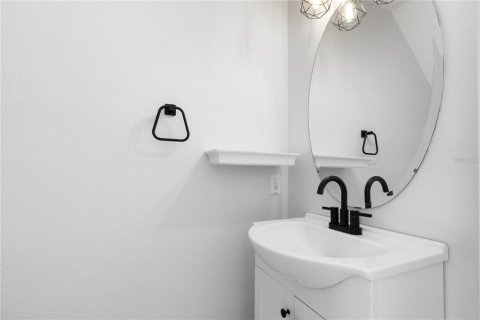 Townhouse in Tampa, Florida 2 bedrooms, 106.47 sq.m. № 2237388 - photo 3