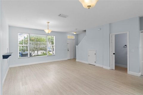 Townhouse in Tampa, Florida 2 bedrooms, 106.47 sq.m. № 2237388 - photo 4