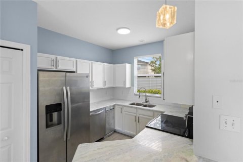 Townhouse in Tampa, Florida 2 bedrooms, 106.47 sq.m. № 2237388 - photo 6