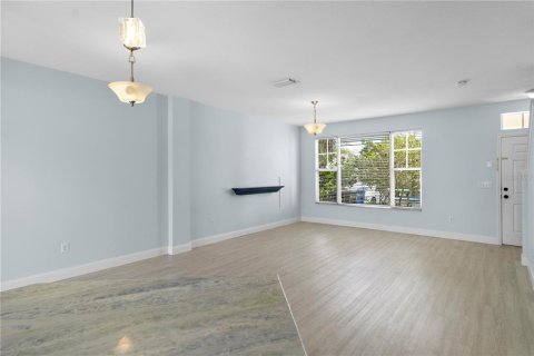 Townhouse in Tampa, Florida 2 bedrooms, 106.47 sq.m. № 2237388 - photo 5