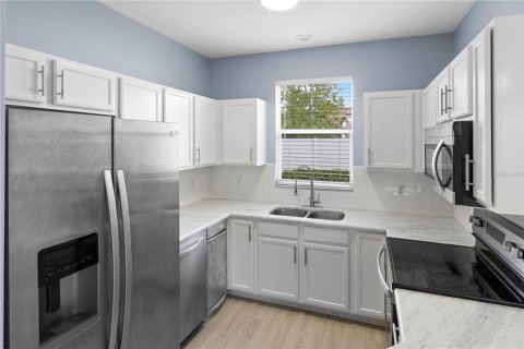 Townhouse in Tampa, Florida 2 bedrooms, 106.47 sq.m. № 2237388 - photo 7