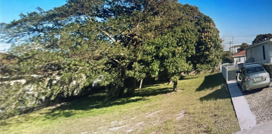 Land in West Palm Beach, Florida № 1973575