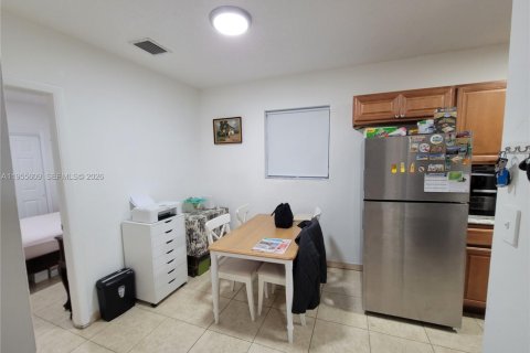 Propiedad comercial en venta en Sweetwater, Florida, 133.78 m2 № 2009586 - foto 4