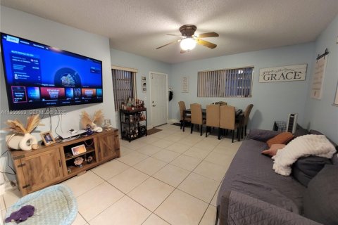 Propiedad comercial en venta en Sweetwater, Florida, 133.78 m2 № 2009586 - foto 11
