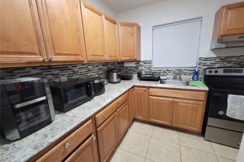 Propiedad comercial en venta en Sweetwater, Florida, 133.78 m2 № 2009586 - foto 5