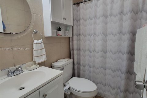 Propiedad comercial en venta en Sweetwater, Florida, 133.78 m2 № 2009586 - foto 8