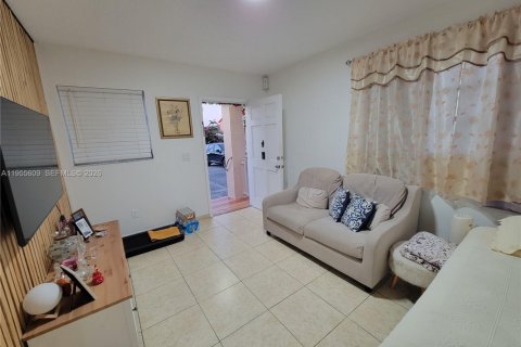 Propiedad comercial en venta en Sweetwater, Florida, 133.78 m2 № 2009586 - foto 3
