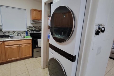 Propiedad comercial en venta en Sweetwater, Florida, 133.78 m2 № 2009586 - foto 6