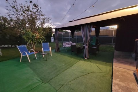 Propiedad comercial en venta en Sweetwater, Florida, 133.78 m2 № 2009586 - foto 18