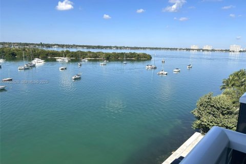 Condo in North Bay Village, Florida, 1 bedroom  № 1994460 - photo 10