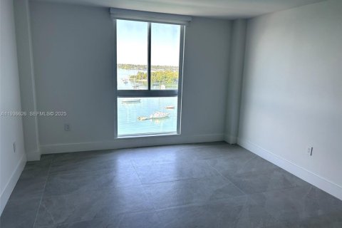 Condo in North Bay Village, Florida, 1 bedroom  № 1994460 - photo 13