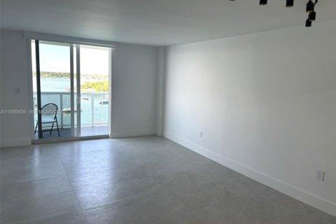 Condo in North Bay Village, Florida, 1 bedroom  № 1994460 - photo 4