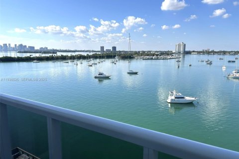 Condo in North Bay Village, Florida, 1 bedroom  № 1994460 - photo 11