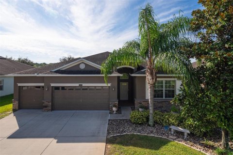 House in STONEYBROOK HILLS in Mount Dora, Florida 3 bedrooms, 237.64 sq.m. № 1911944 - photo 1