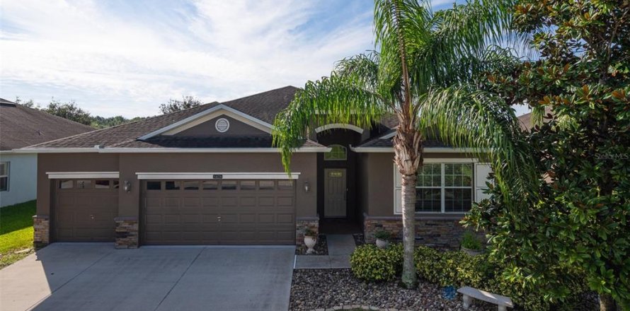 House in STONEYBROOK HILLS in Mount Dora, Florida 3 bedrooms, 237.64 sq.m. № 1911944