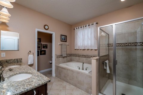 House in STONEYBROOK HILLS in Mount Dora, Florida 3 bedrooms, 237.64 sq.m. № 1911944 - photo 12