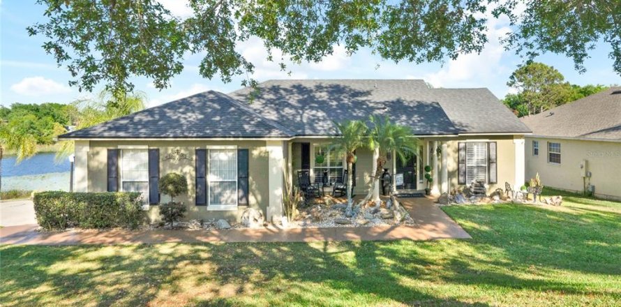 House in Clermont, Florida 4 bedrooms, 197.14 sq.m. № 1608974