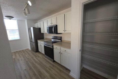 Condo in Orlando, Florida, 2 bedrooms  № 2266992 - photo 9
