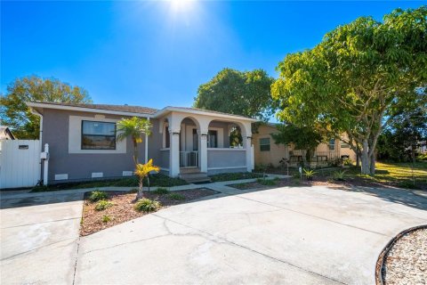 Villa ou maison à vendre à Saint Petersburg, Floride: 3 chambres, 172.8 m2 № 2148457 - photo 2
