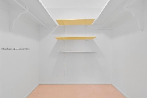 Купить кондоминиум в Лодердейл-Лейкс, Флорида 1 спальня, 72.74м2, № 1997454 - фото 12