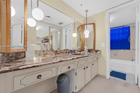 Купить кондоминиум в Лодердейл-Лейкс, Флорида 1 спальня, 72.74м2, № 1997454 - фото 8