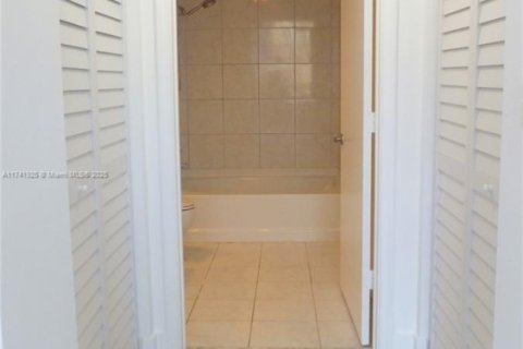Condo in Aventura, Florida, 2 bedrooms  № 1863345 - photo 8