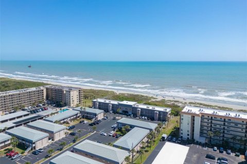 Condo in Cocoa Beach, Florida, 2 bedrooms  № 1673504 - photo 1