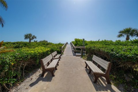 Condo in Cocoa Beach, Florida, 2 bedrooms  № 1673504 - photo 12