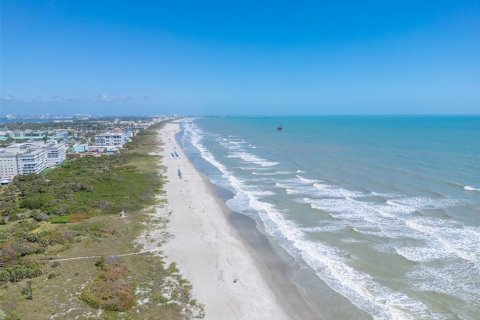 Condo in Cocoa Beach, Florida, 2 bedrooms  № 1673504 - photo 5